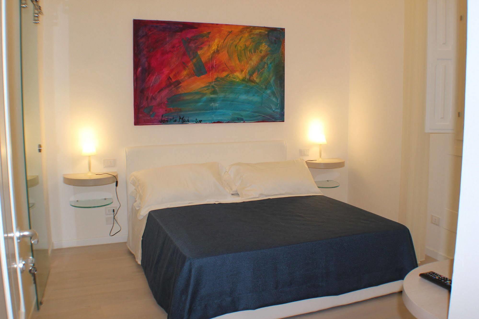 La Finestra Sul Convitto B&B เลชเช ภายนอก รูปภาพ