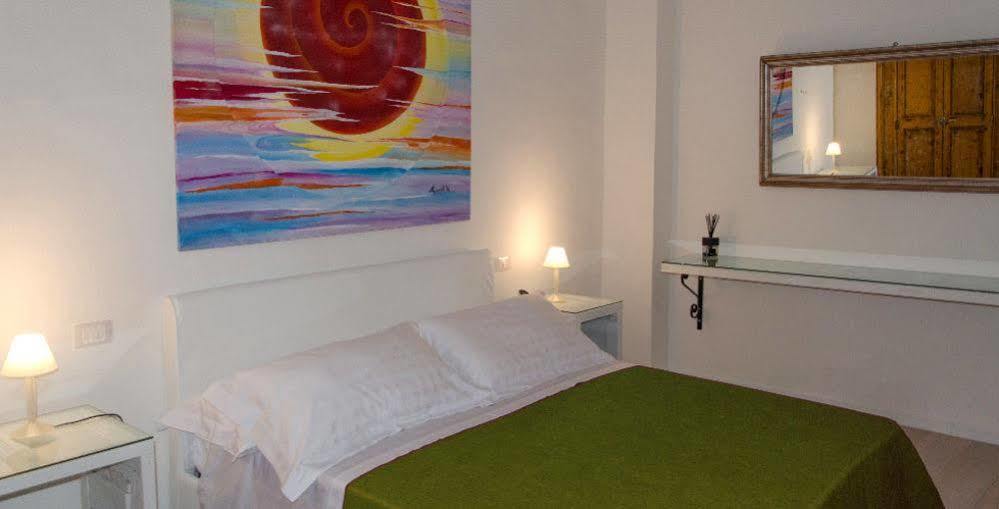 La Finestra Sul Convitto B&B เลชเช ภายนอก รูปภาพ