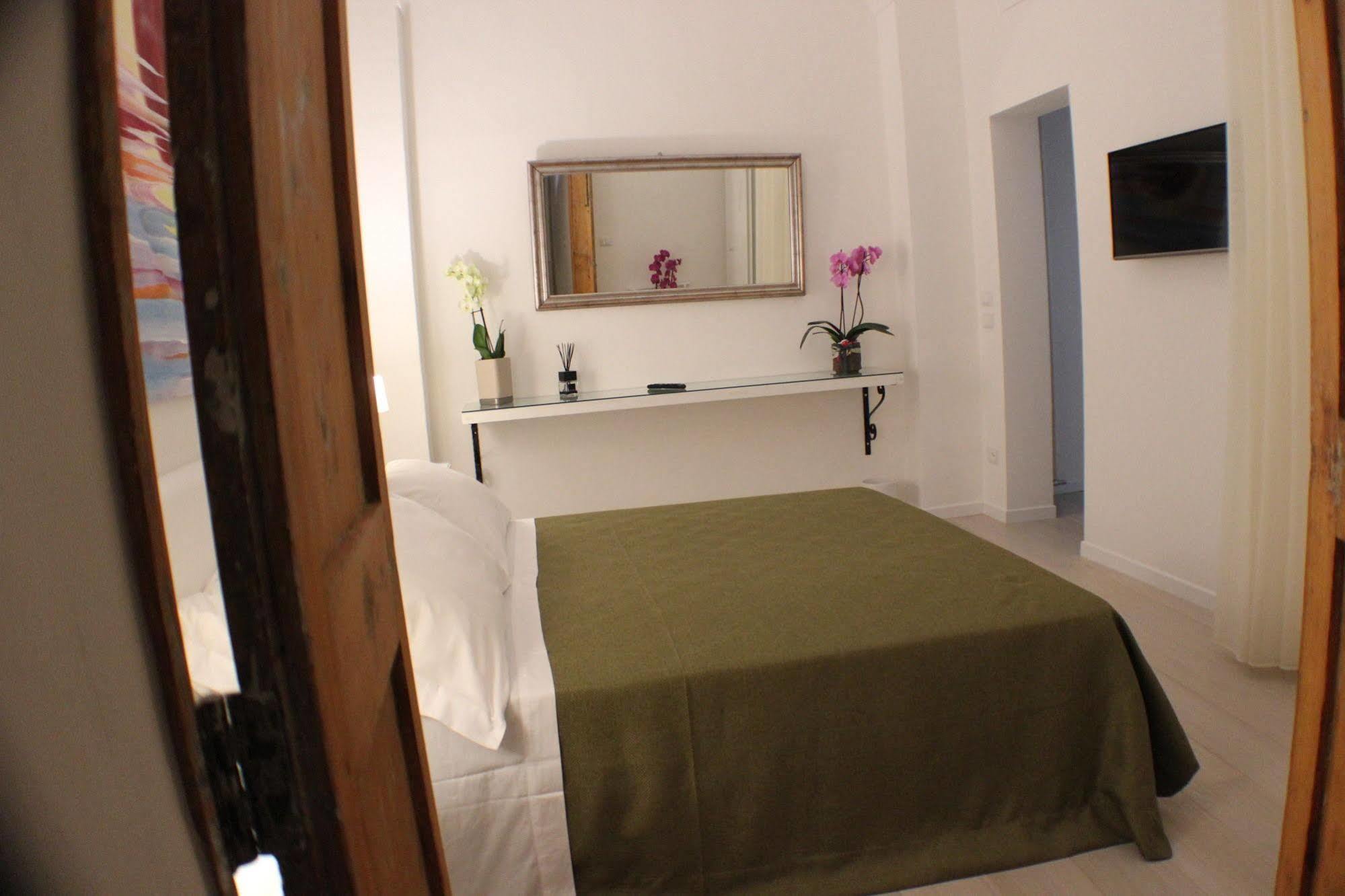 La Finestra Sul Convitto B&B เลชเช ภายนอก รูปภาพ