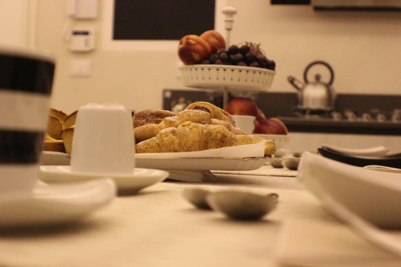 La Finestra Sul Convitto B&B เลชเช ภายนอก รูปภาพ