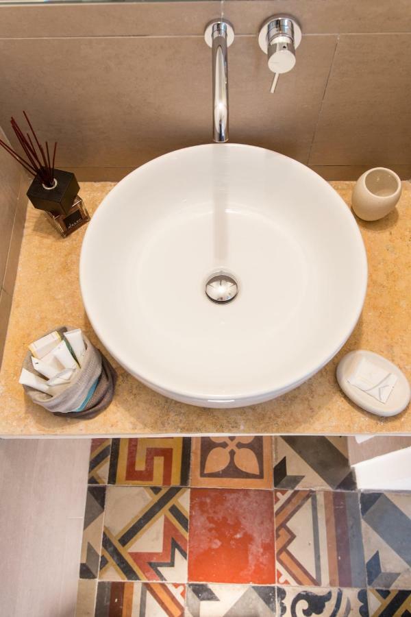 La Finestra Sul Convitto B&B เลชเช ภายนอก รูปภาพ