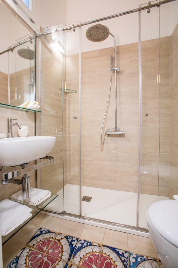 La Finestra Sul Convitto B&B เลชเช ภายนอก รูปภาพ